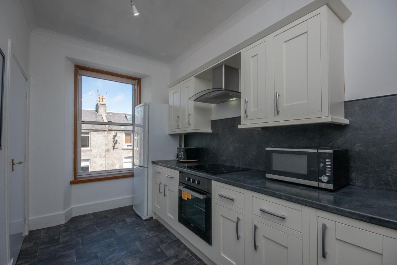 Dwellcome Home Ltd 1 Bed Apt, Half Mile To Union Street Yet Quiet, Free Parking, Fast Wifi, Ideal For Long Term Contractor, Etc Stays, Fully Equipped Kitchen, Regular Housekeeping Option - See Our Site For Assurance Aberdeen Extérieur photo