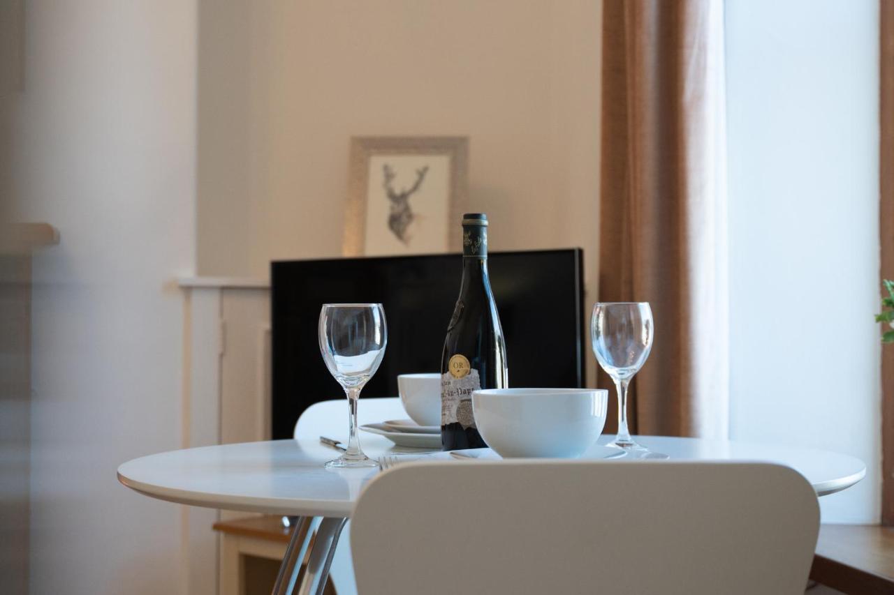 Dwellcome Home Ltd 1 Bed Apt, Half Mile To Union Street Yet Quiet, Free Parking, Fast Wifi, Ideal For Long Term Contractor, Etc Stays, Fully Equipped Kitchen, Regular Housekeeping Option - See Our Site For Assurance Aberdeen Extérieur photo