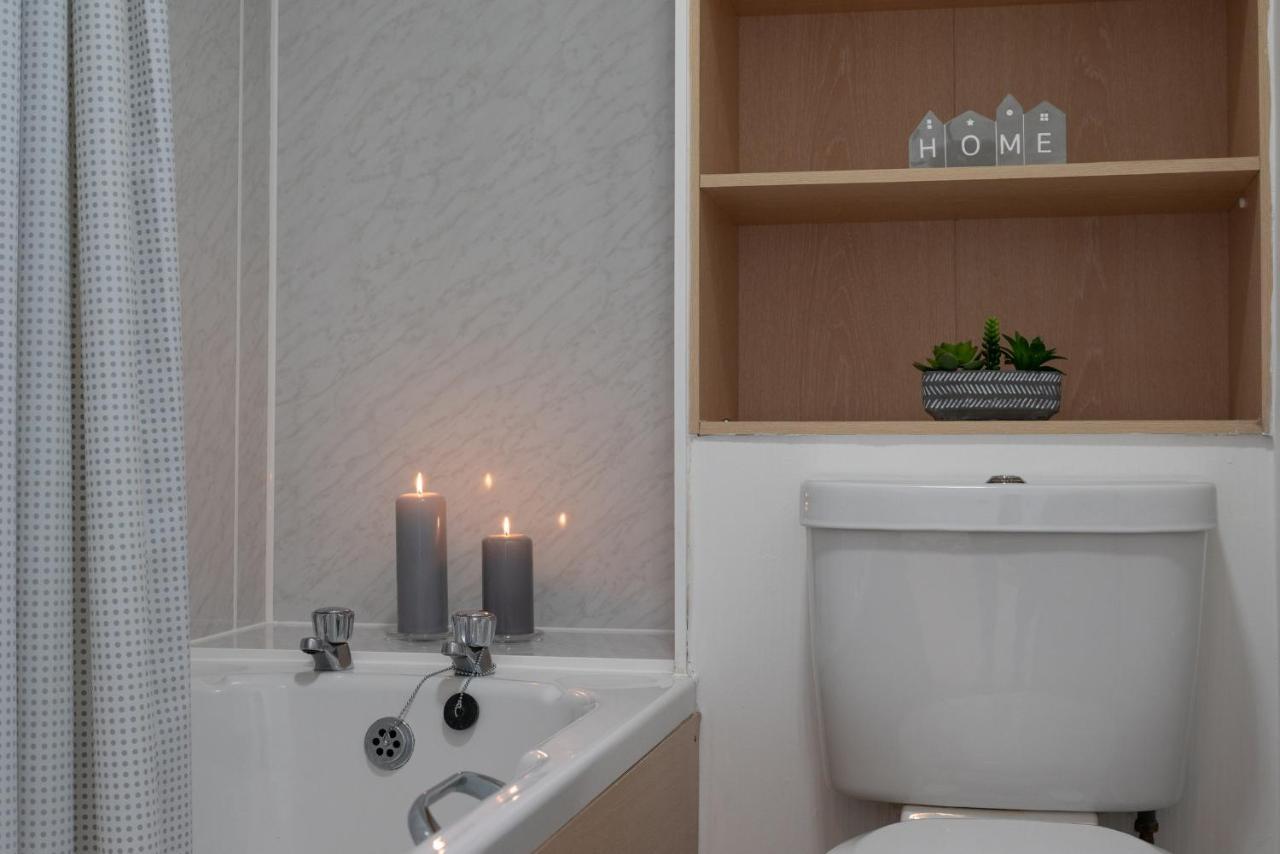 Dwellcome Home Ltd 1 Bed Apt, Half Mile To Union Street Yet Quiet, Free Parking, Fast Wifi, Ideal For Long Term Contractor, Etc Stays, Fully Equipped Kitchen, Regular Housekeeping Option - See Our Site For Assurance Aberdeen Extérieur photo