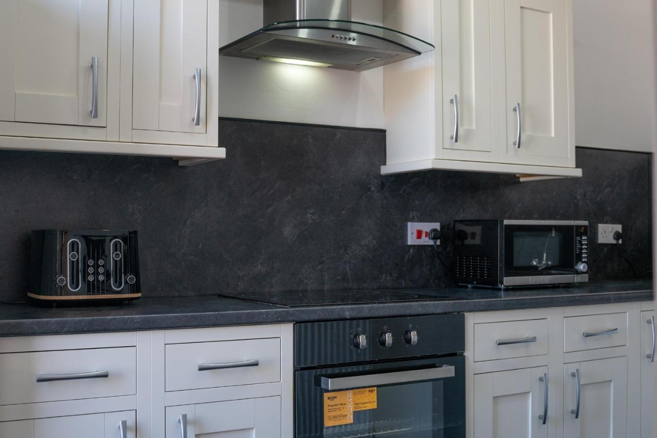 Dwellcome Home Ltd 1 Bed Apt, Half Mile To Union Street Yet Quiet, Free Parking, Fast Wifi, Ideal For Long Term Contractor, Etc Stays, Fully Equipped Kitchen, Regular Housekeeping Option - See Our Site For Assurance Aberdeen Extérieur photo