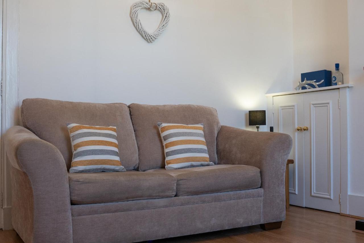 Dwellcome Home Ltd 1 Bed Apt, Half Mile To Union Street Yet Quiet, Free Parking, Fast Wifi, Ideal For Long Term Contractor, Etc Stays, Fully Equipped Kitchen, Regular Housekeeping Option - See Our Site For Assurance Aberdeen Extérieur photo