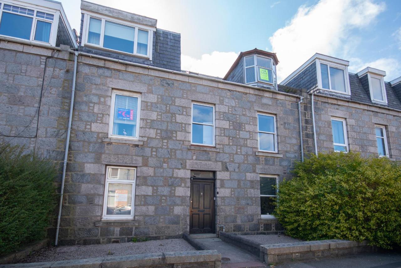 Dwellcome Home Ltd 1 Bed Apt, Half Mile To Union Street Yet Quiet, Free Parking, Fast Wifi, Ideal For Long Term Contractor, Etc Stays, Fully Equipped Kitchen, Regular Housekeeping Option - See Our Site For Assurance Aberdeen Extérieur photo